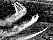 美軍越戰時大量噴洒落葉劑提高叢林能見度