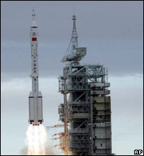 去年中國成功發射神州六號載人太空飛船