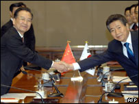 溫家寶與盧武鉉兩人商討了朝核問題