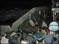 蘇門答臘島有建築物倒塌