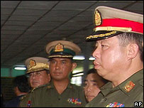 軍人在緬甸實施了多年的獨裁統治。