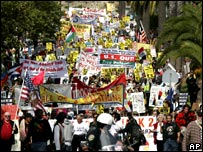上萬人參加了在三藩市的反戰示威。