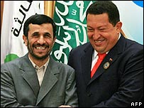 查韋斯與伊朗總統艾哈邁迪內賈德都是美國的批評者