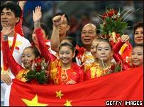 中國女子體操隊慶祝奧運奪冠
