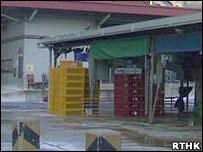 禽流感疫情下防疫人員到長沙灣家禽批發市場消毒