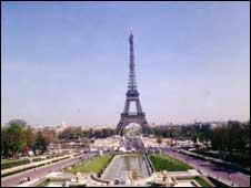 埃菲爾鐵塔已成為巴黎的標誌。
