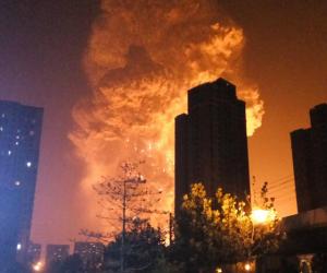 天津發生劇烈爆炸 煙塵高達數十米