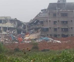 工業區20棟廠房倒塌，有多人被困其中，救難人員持續搜救中。（中新社）