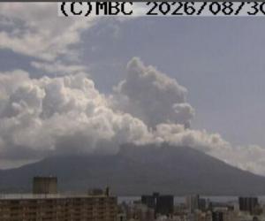 日本櫻島火山連三爆！
